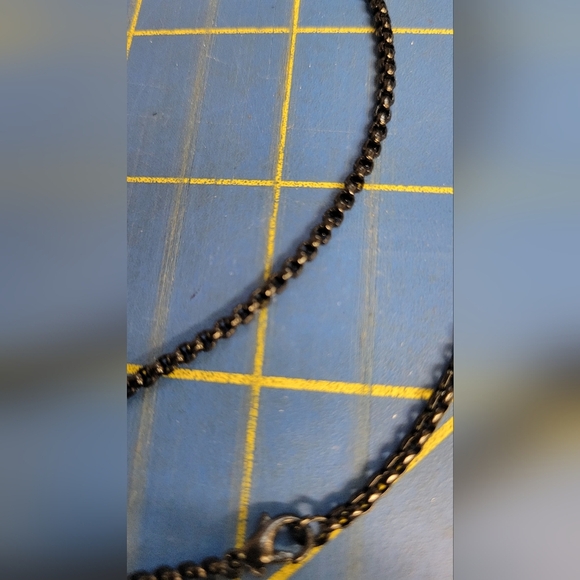 Black Chain &  Arrowhead Pendant Necklace - Picture 4 of 5